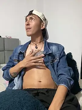 NaytonFreeman online show from October 3, 2025, 12:25 am