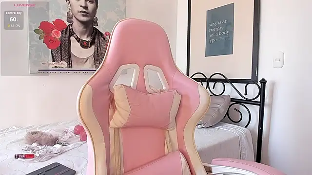 Snapshot of Lhia_ chatting on September 30, 2025, 6:25 pm Lhia online show from September 30, 2025, 6:25 pm