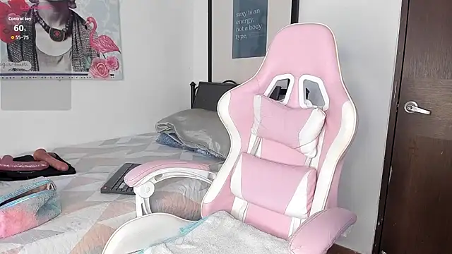 Snapshot of Lhia_ chatting on October 7, 2025, 6:09 pm Lhia online show from October 7, 2025, 6:09 pm