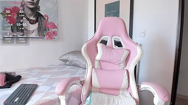 Snapshot of Lhia_ chatting on October 6, 2025, 6:08 pm Lhia online show from October 6, 2025, 6:08 pm