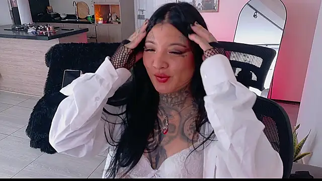 Unatatuada online show from October 7, 2025, 6:53 pm