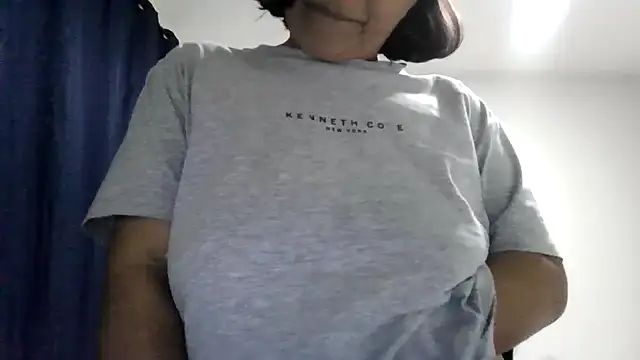 Snapshot of adri89-g chatting on June 18, 2026, 4:44 am adri89-g online show from June 18, 2026, 4:44 am