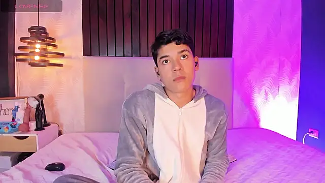 SandroVeyra online show from January 13, 2026, 3:32 am