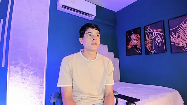 SandroVeyra online show from October 21, 2025, 12:43 am