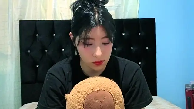 Sullyoonn online show from October 14, 2025, 1:17 am