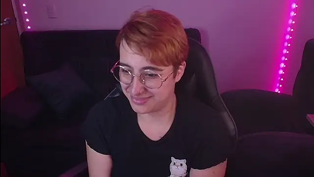 Miacatsito3 online show from October 4, 2025, 2:24 am