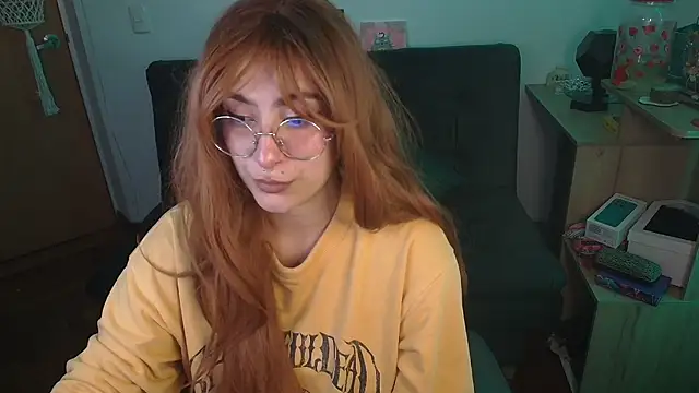 Miacatsito3 online show from November 6, 2025, 2:26 am