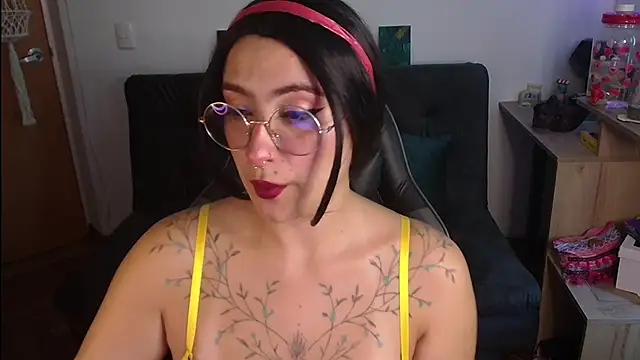 Miacatsito3 online show from October 30, 2025, 9:33 pm