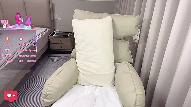 janequeen online show from November 1, 2025, 12:10 pm