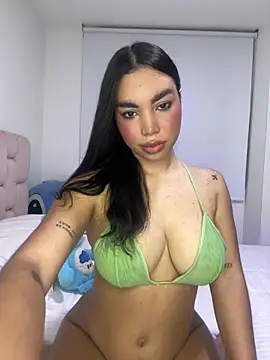 karolaalcendra online show from March 11, 2026, 3:22 am