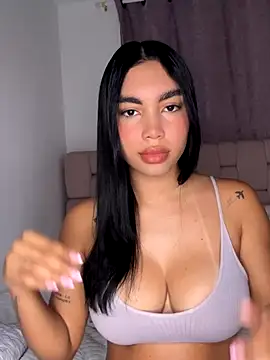 karolaalcendra online show from October 9, 2025, 4:24 am