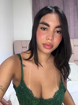 karolaalcendra online show from October 2, 2025, 11:30 pm