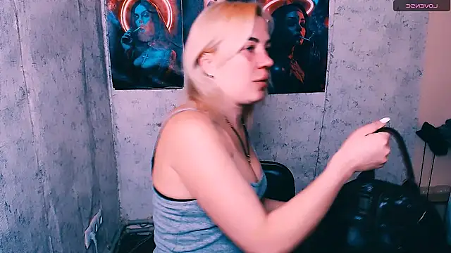 EmmaCat  online show from January 14, 2026, 5:33 am