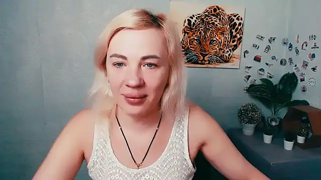 EmmaCat  online show from March 5, 2026, 5:48 am