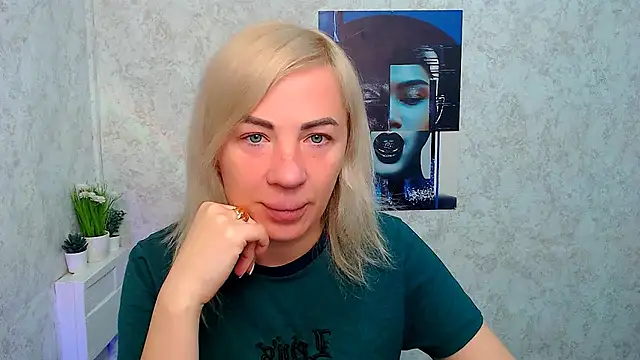 EmmaCat  online show from November 14, 2025, 5:22 am