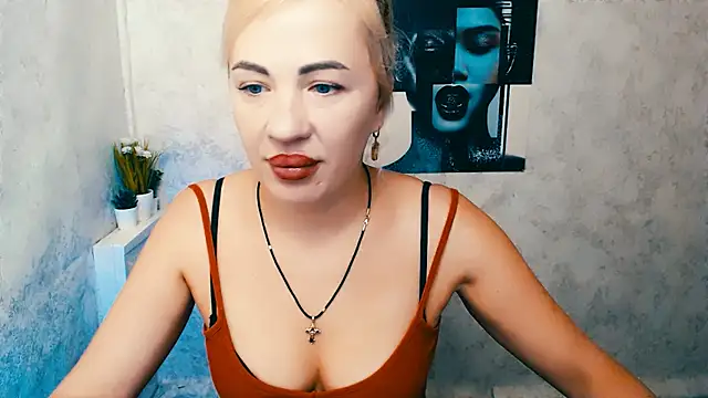 EmmaCat  online show from November 3, 2025, 7:24 am