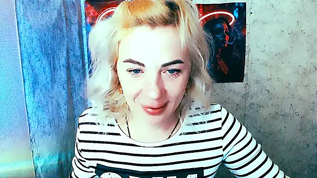 EmmaCat  online show from November 1, 2025, 7:35 am