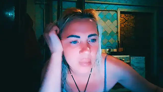 Snapshot of EmmaCat_ chatting on June 10, 2026, 7:04 pm EmmaCat online show from June 10, 2026, 7:04 pm