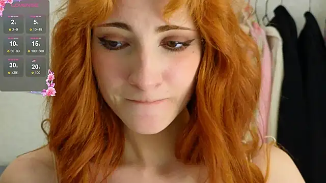 Snapshot of LoryFoxy chatting on September 17, 2025, 4:31 pm LoryFoxy online show from September 17, 2025, 4:31 pm