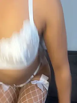 Snapshot of Mia_spicyy chatting on November 30, 2025, 9:43 am Mia spicyy online show from November 30, 2025, 9:43 am