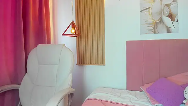 KoraRousee online show from October 10, 2025, 1:01 pm