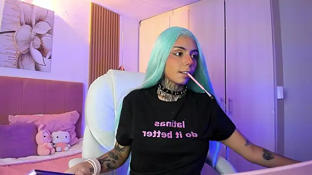 KoraRousee online show from October 24, 2025, 1:32 pm