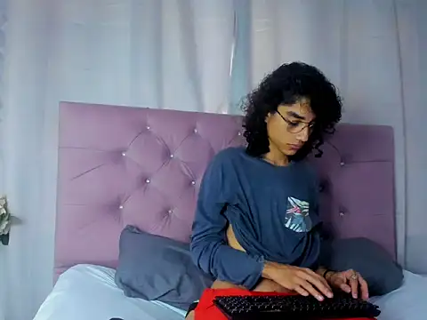 EthanBlackwoodd online show from September 30, 2025, 8:04 pm