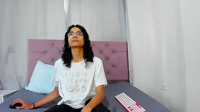 Snapshot of EthanBlackwoodd chatting on February 16, 2026, 8:40 pm EthanBlackwoodd online show from February 16, 2026, 8:40 pm