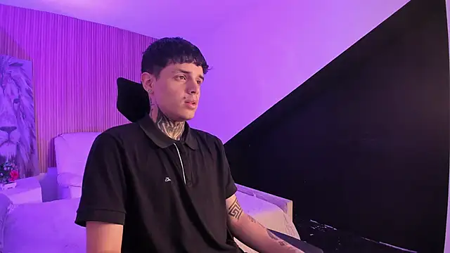 Declan-Fox online show from October 13, 2025, 12:51 pm