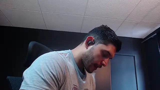 RichardMilleer online show from December 5, 2025, 2:26 pm