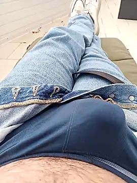 fullystroked online show from September 22, 2025, 12:22 pm