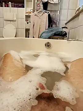 fullystroked online show from September 24, 2025, 1:39 pm