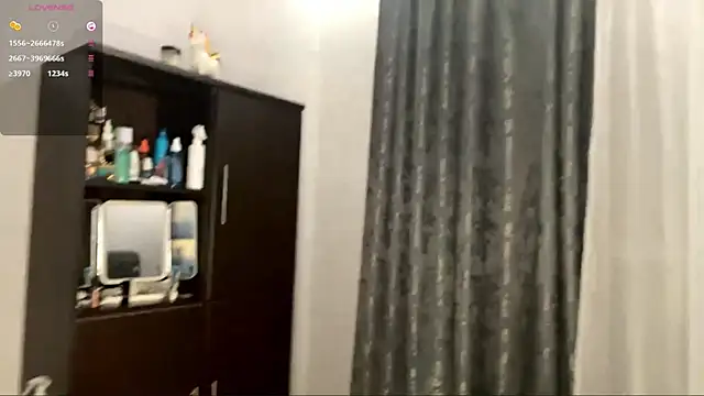 YourLittleElfie online show from September 19, 2025, 3:05 pm