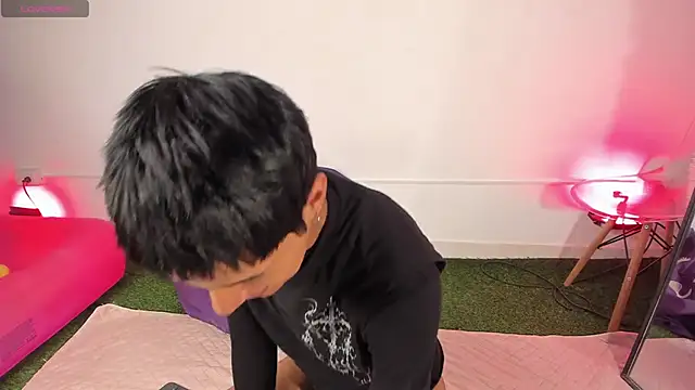 EstivenSallas online show from November 26, 2025, 4:01 am