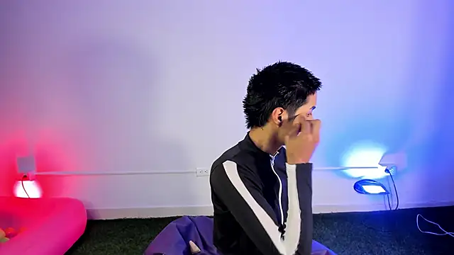 EstivenSallas online show from September 17, 2025, 7:38 pm