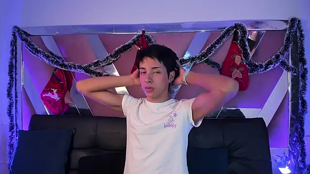 EstivenSallas online show from December 2, 2025, 2:45 am