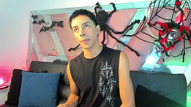 EstivenSallas online show from October 7, 2025, 8:10 pm