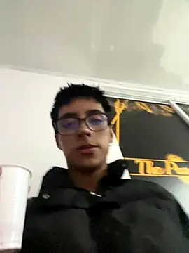 EstivenSallas online show from November 18, 2025, 2:16 am