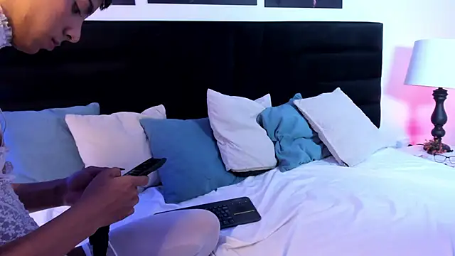 EstivenSallas online show from November 13, 2025, 3:54 am