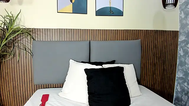 EmillyHarper  online show from October 16, 2025, 4:10 am