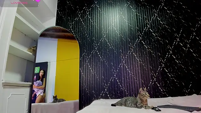 Miss Ariaa online show from November 30, 2025, 9:54 am