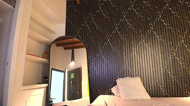 Miss Ariaa online show from November 10, 2025, 6:13 pm