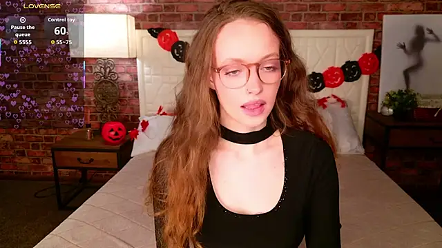 SallyPinkman online show from October 19, 2025, 9:01 am