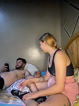 coupleyys online show from March 25, 2026, 9:35 pm