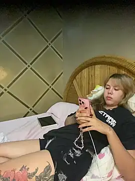 coupleyys online show from July 22, 2026, 8:33 pm