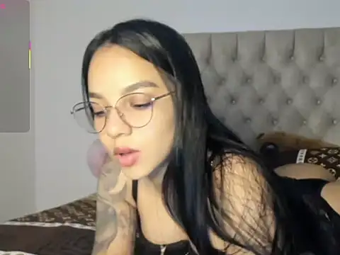 miaaaparker  online show from November 28, 2025, 12:55 am