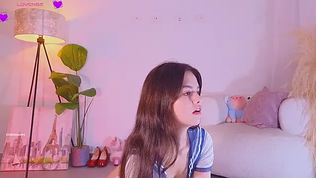 violetssweet online show from November 12, 2025, 10:52 am