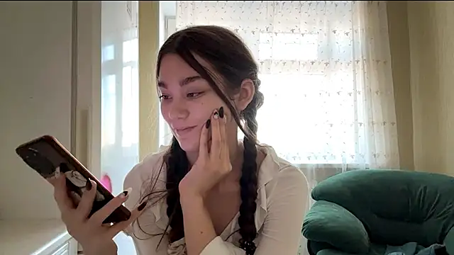 Cuteviola online show from September 28, 2025, 8:43 am