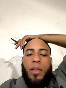 LeoPR00 online show from September 24, 2025, 2:40 am