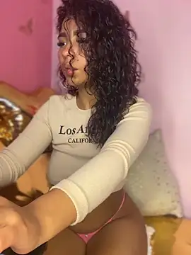 Snapshot of PrettyTiana_ chatting on September 23, 2025, 7:43 pm PrettyTiana online show from September 23, 2025, 7:43 pm